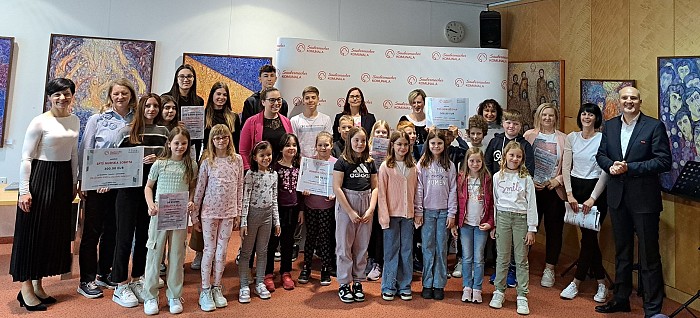 Mladi v okviru natečaja Odpadno je uporabno ustvarjali družabne igre