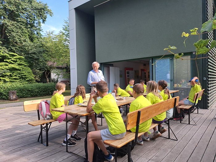LETOŠNJI POLETNI TABOR JE BIL V ZNAMENJU USTVARJANJA, ŠPORTA IN DRUŽENJA Z IGRALCEM GORAZDOM ŽILAVCEM