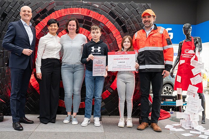 35 let poslovanja podjetja zaznamovali mladi in odgovorno ravnanje s telefoni