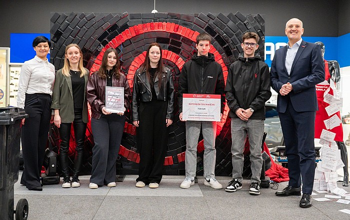 35 let poslovanja podjetja zaznamovali mladi in odgovorno ravnanje s telefoni