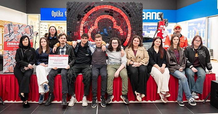 35 let poslovanja podjetja zaznamovali mladi in odgovorno ravnanje s telefoni