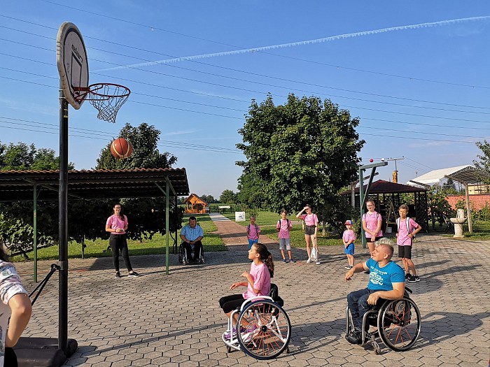 ZA NAMI JE SEDMI, SLADKI POLETNI TABOR ZA OTROKE ZAPOSLENIH